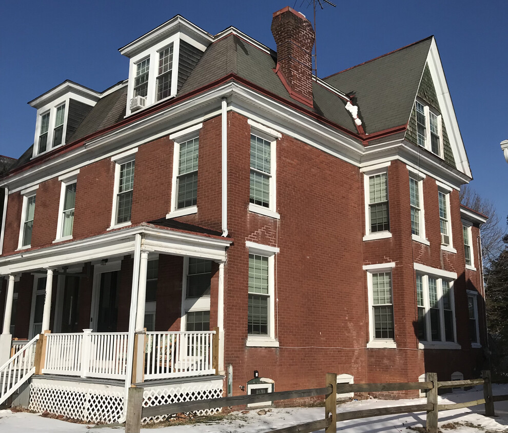 Front of the house - 531 S Walnut St