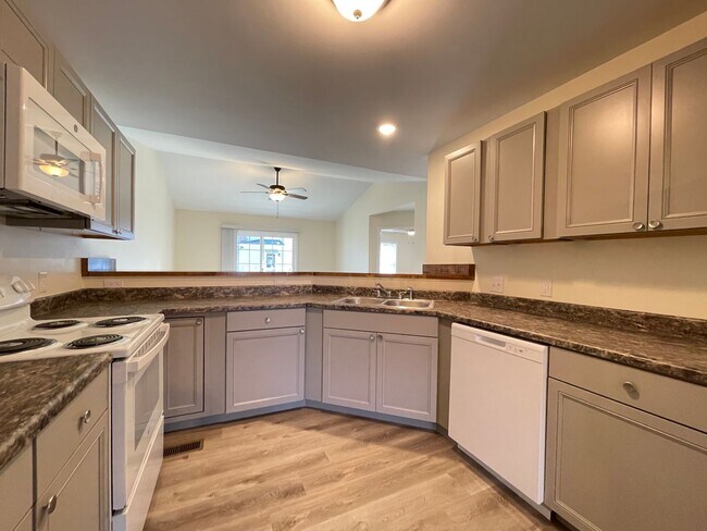 Foto del edificio - 102-106 N. Maple St.