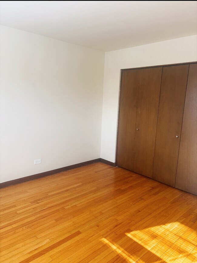 Foto del edificio - 866 N Milwaukee Ave