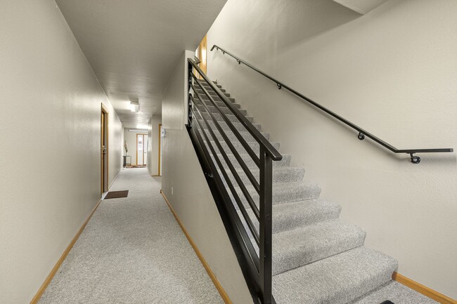 Building Photo - 2 BED | 2 BATH | CONDO | GROUND LEVEL | CH...