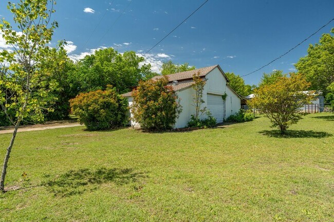 Foto del edificio - 1905 Shady Ln