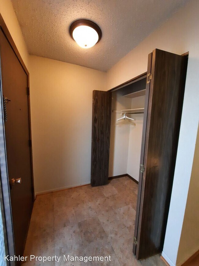 Building Photo - 2 br, 1.5 bath House - 220 44th St 1B