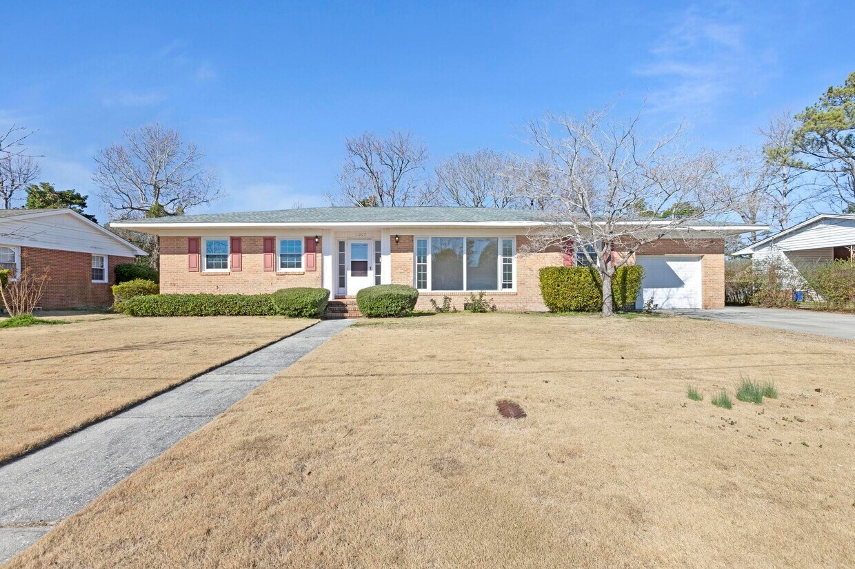 Primary Photo - 1007 Schall Pl
