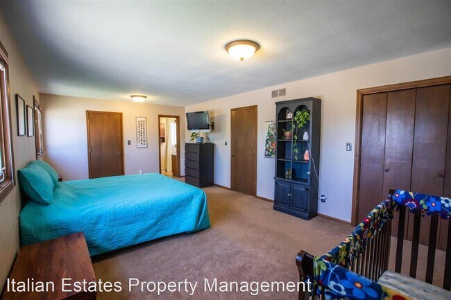 Building Photo - 4 br, 3 bath House - 2941 Dimrill Stair