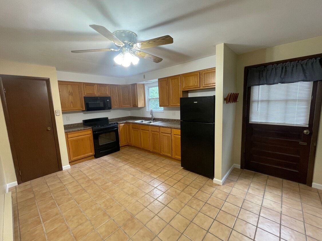 Foto principal - 264 Lutz Rd