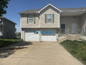 Building Photo - 1302 Hollyhock Dr