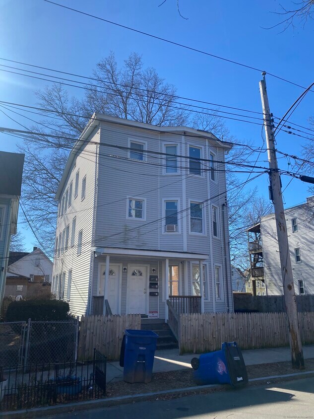 Primary Photo - 208 Starr St