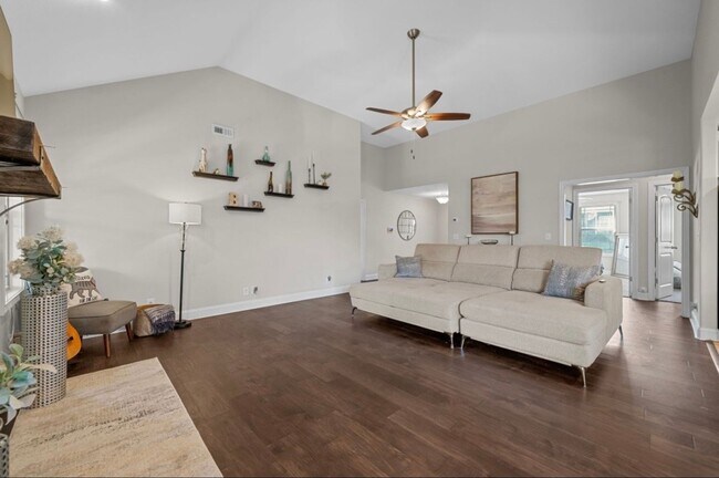 Foto del edificio - 2828 Russet Ridge Dr