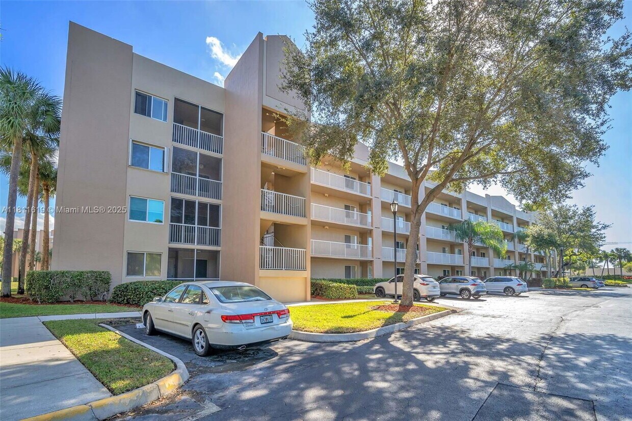 Foto principal - 9525 Weldon Cir