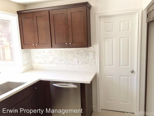 Building Photo - 5 br, 3 bath House - 7182 Bobhird Dr.