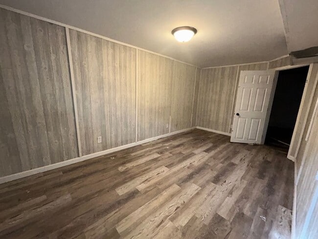 Building Photo - Nice west side Home.3+ bedroom with a cozy backyard