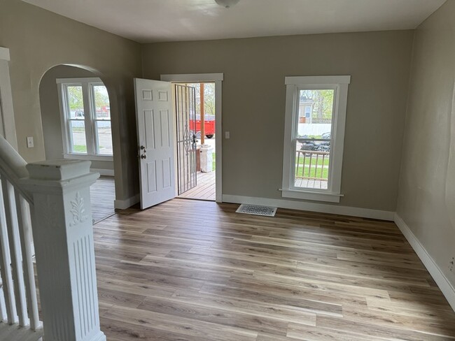 Foto del edificio - Fully remodeled 3 bed 1 bath $1400 includi...