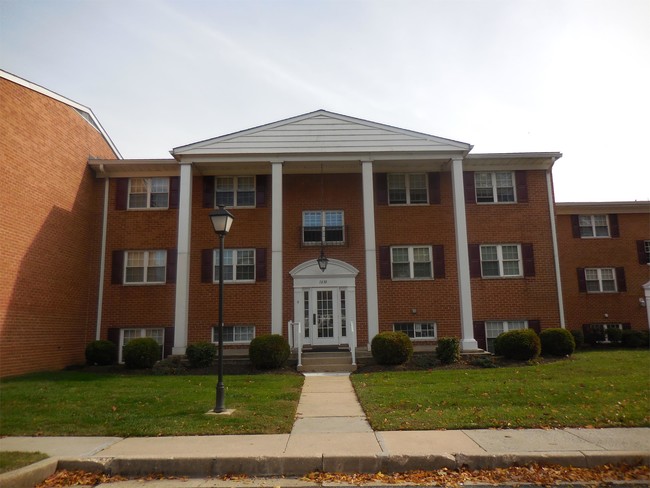 Building Photo - 1030 Chesapeake Dr