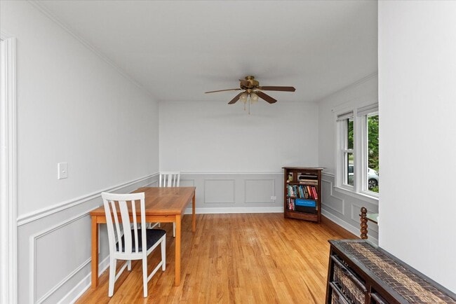Building Photo - 559 S Edson Ave