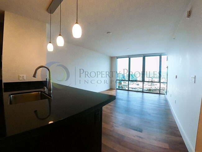 Building Photo - 1bd/1 ba condo in Waihonua with city and m...
