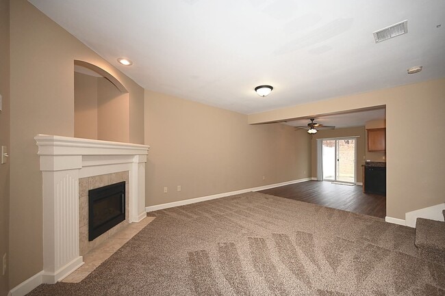 Foto del edificio - Two Bedroom & 2.5 Bath Townhome with 1 car garage in Oak Valley Estates