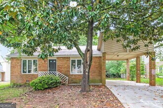 Building Photo - 2112 Golfview Dr SE