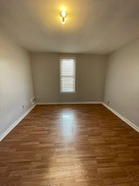 Foto del edificio - 456 Woodlane Ave