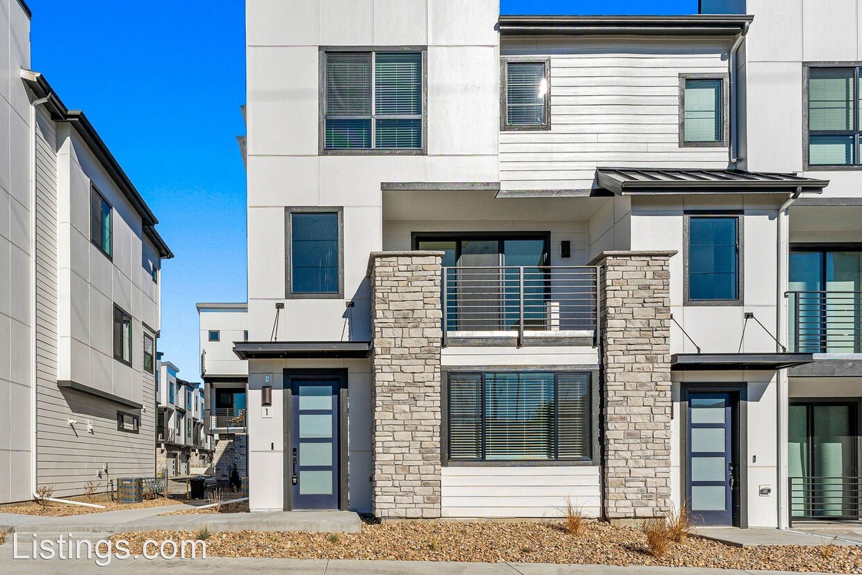 Primary Photo - 4 br, 3.5 bath House - 2068 S Holly St #1