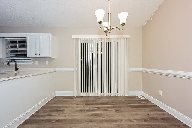 Foto del edificio - 324 Brannans Ct