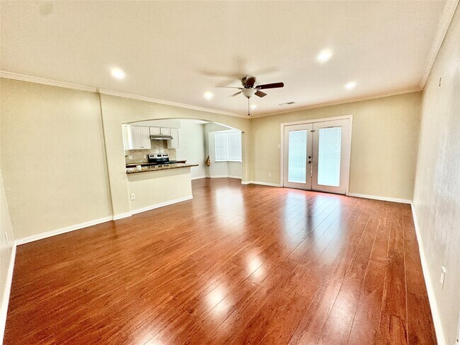 Foto del edificio - 5813 Lucy Ln