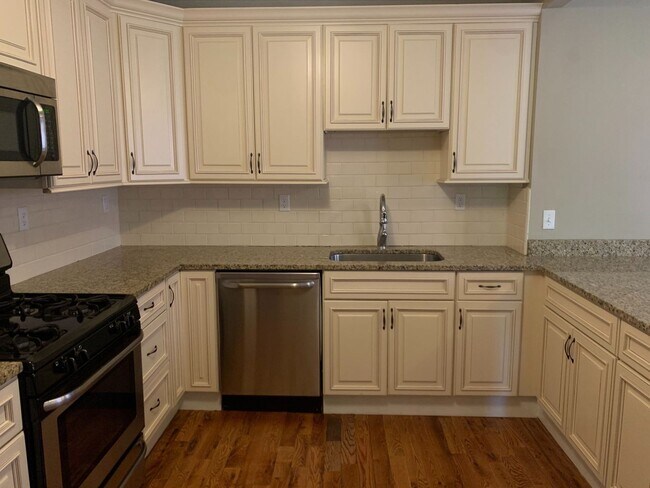 Foto del edificio - Gorgeous 3BR, Single Family Home IN EAST R...