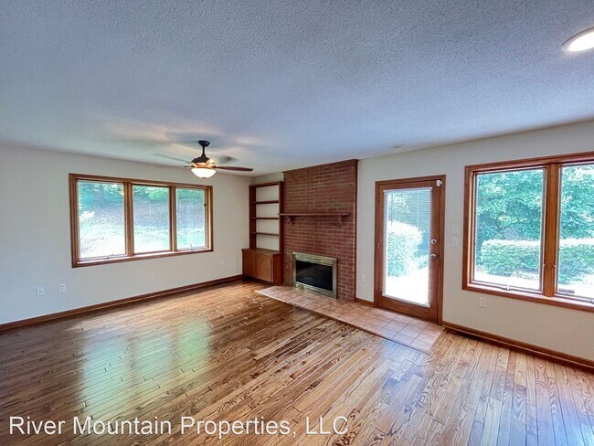 Foto del edificio - 4 br, 3.5 bath House - 1000 Bishop Rd.