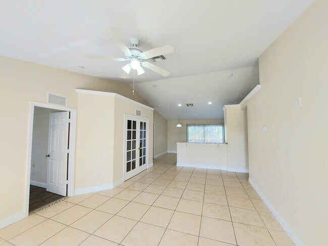 Foto del edificio - 18 NW 29th Pl