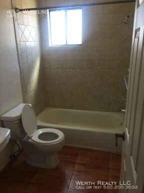 Building Photo - 1BD Condo in Small Gated Community!