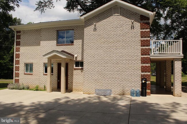 Building Photo - 44 Ravenwood Dr
