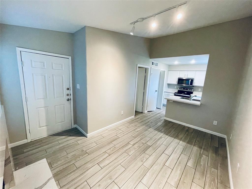 Primary Photo - 3900 Woodchase Dr