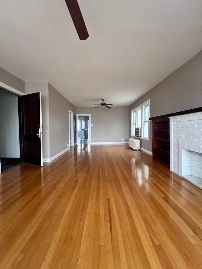 Foto del edificio - 5318 W Foster Ave