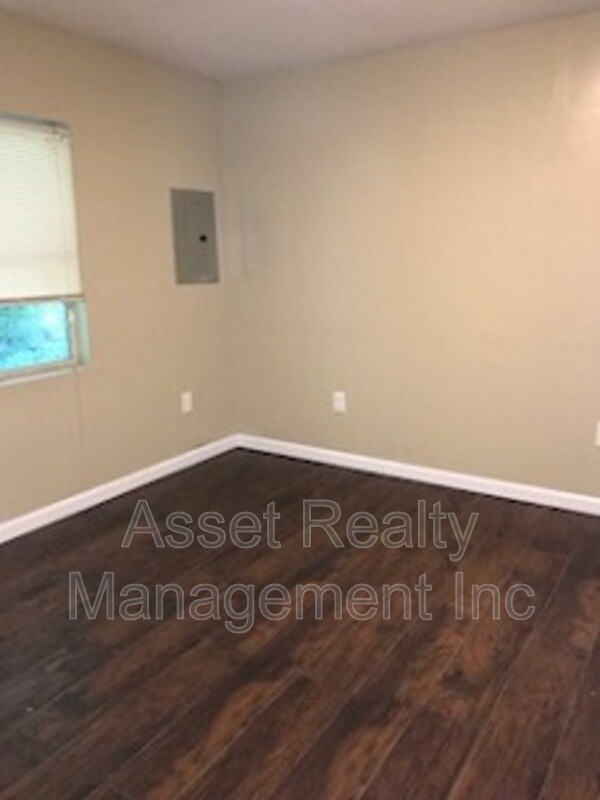 Building Photo - 608 Lester Rd