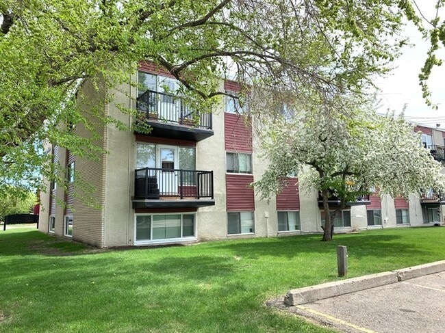 Building Photo - 13308 127 St NW