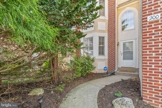 Building Photo - 200 Victoria Ct