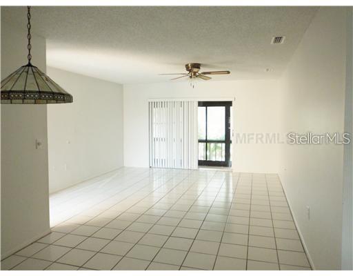 Foto del edificio - 2740 Hidden Lake Blvd