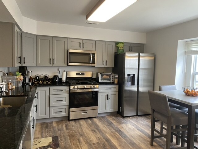 Foto del edificio - 7106 Normandy Dr