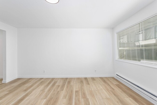 Building Photo - 610 S Sheridan Ave