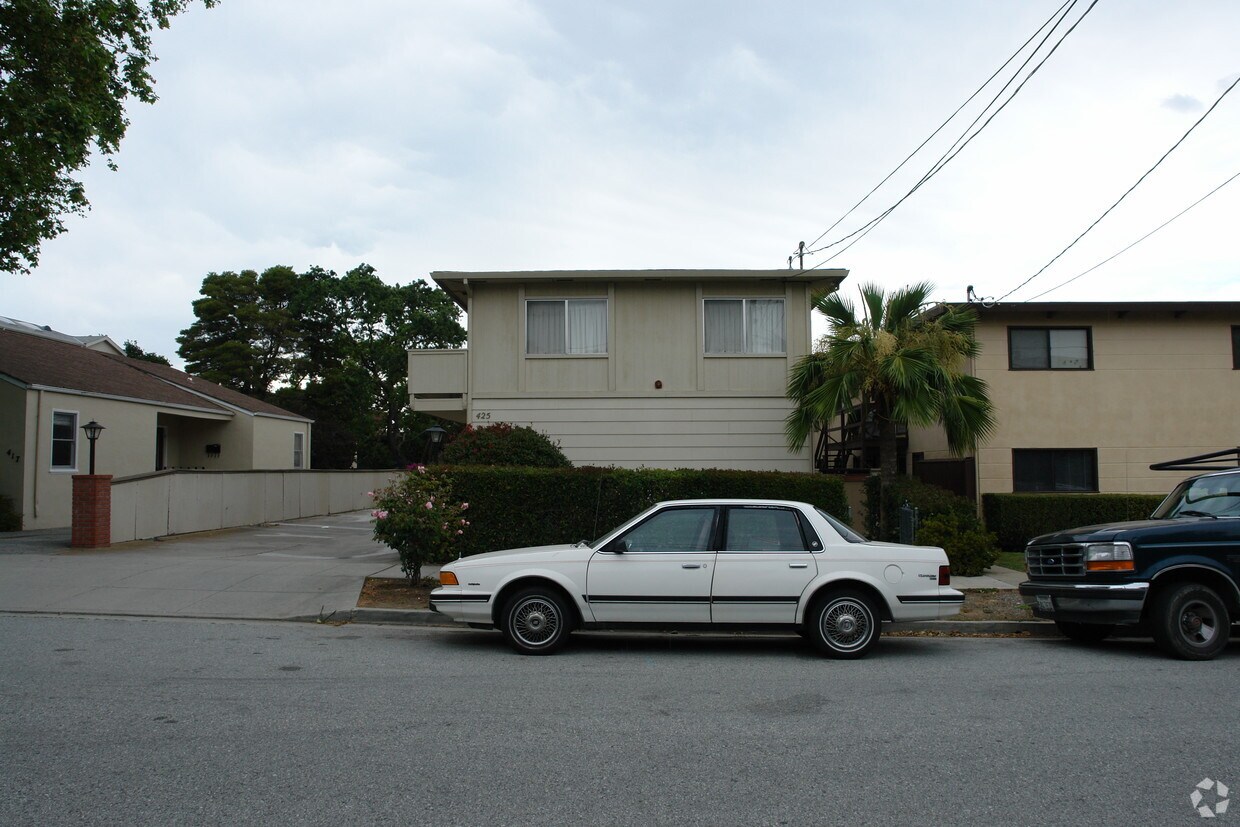 Building Photo - 425 Walnut St
