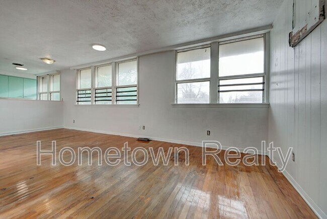 Foto del edificio - 2817 N Virginia Ave