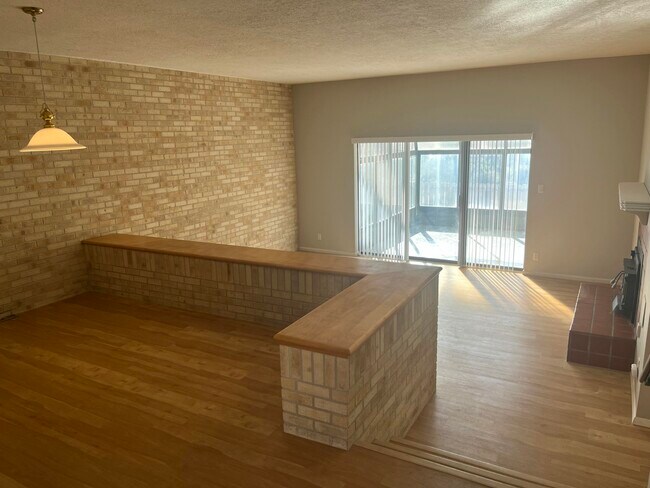 Foto del edificio - 4449 Walden Ln NE