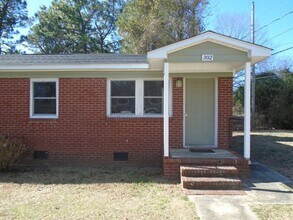 Building Photo - 302 Old Shaw Rd