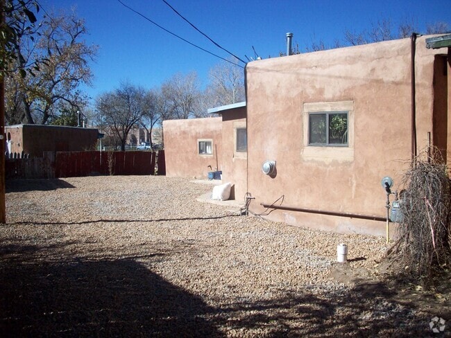 Building Photo - 150 1/2 Candelario St