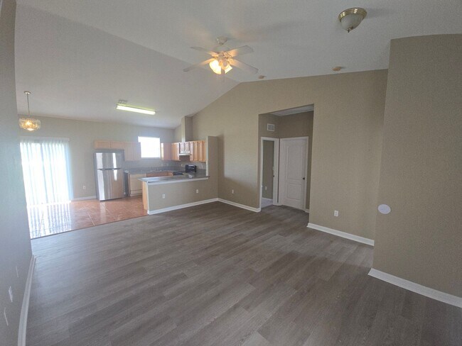 Foto del edificio - Remodeled 3 bed 2 bath home