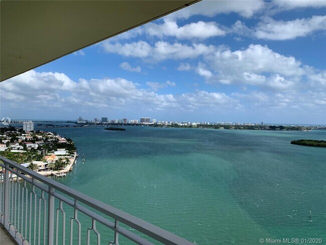 Building Photo - 11111 Biscayne Blvd