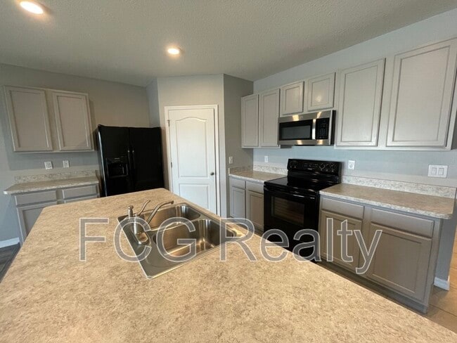 Building Photo - 950 Shady Tree Ln