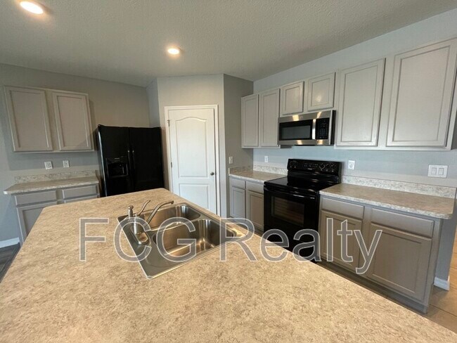 Foto del edificio - 950 Shady Tree Ln