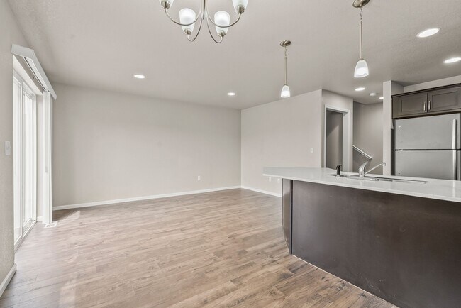 Foto del edificio - 5739 Summerland Dr