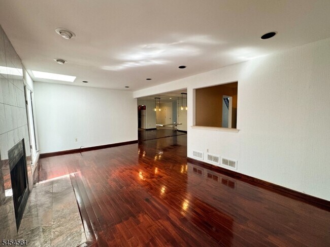 Foto del edificio - 15 Averell Dr