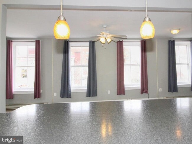 Building Photo - 22 N Market St